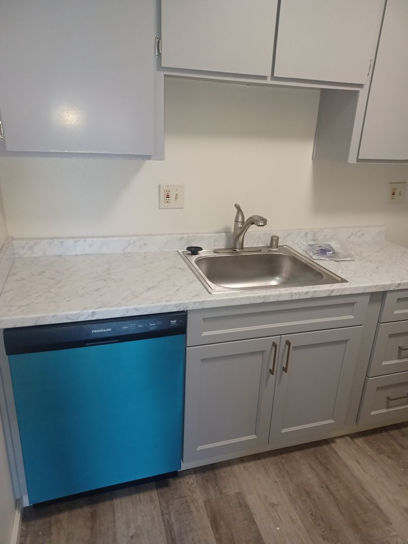 Fairfield Apartment: 1925 Grande Cir.
