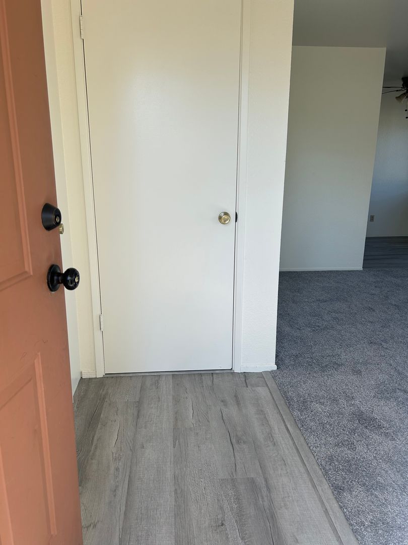 Dixon Apartment: 1145 N Lincoln St