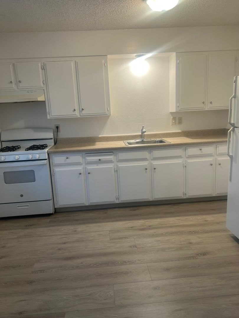 Suisun City Apartment: Centennial Arms