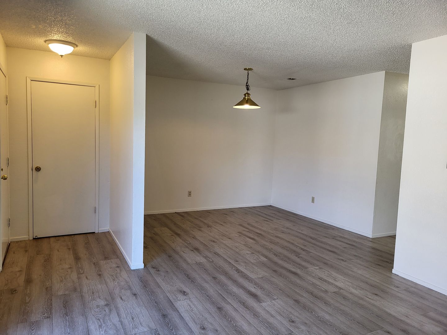 Fairfield Apartment: 818 E. Tabor Ave-Fountain View Apts