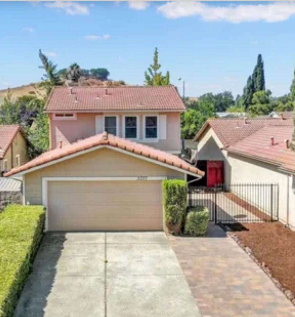 Fairfield House: 2737 Almondwood Way