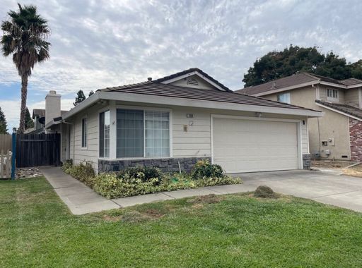 Super cute with a Great Layout - Must See Inside to Appreciate - Close to TAFB & Sought After School District – photo 1