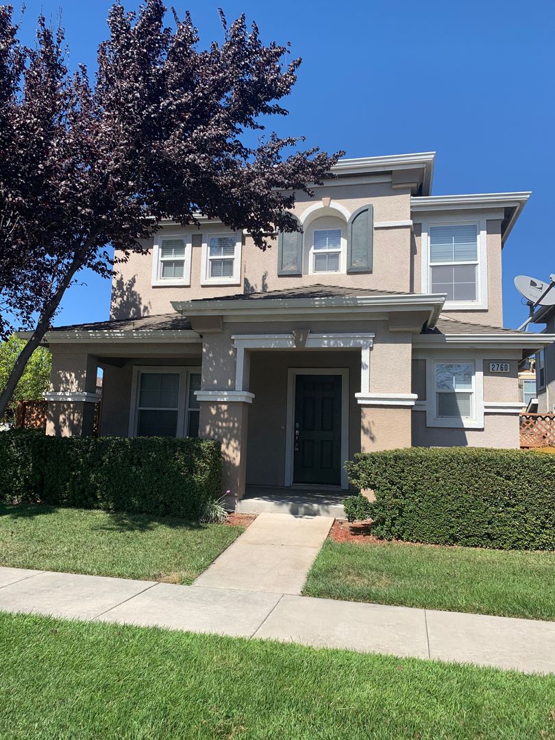 Fairfield House: 2760 Shearwater Way