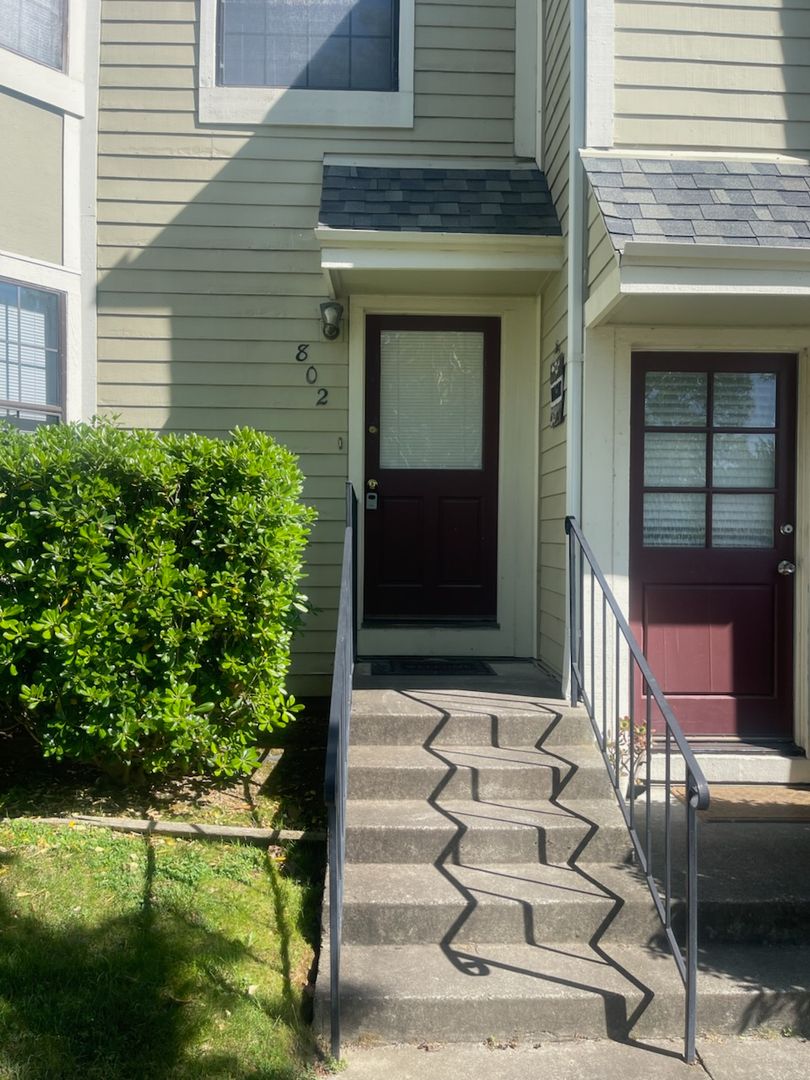 Benicia House: 802 Military East