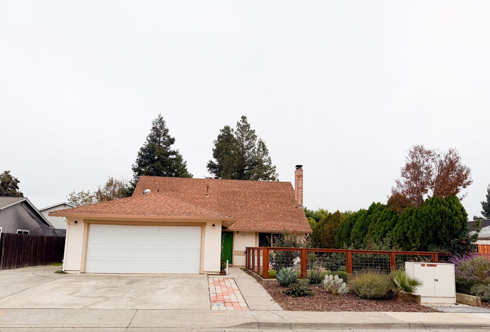 Dixon House: 950 Pembroke Way