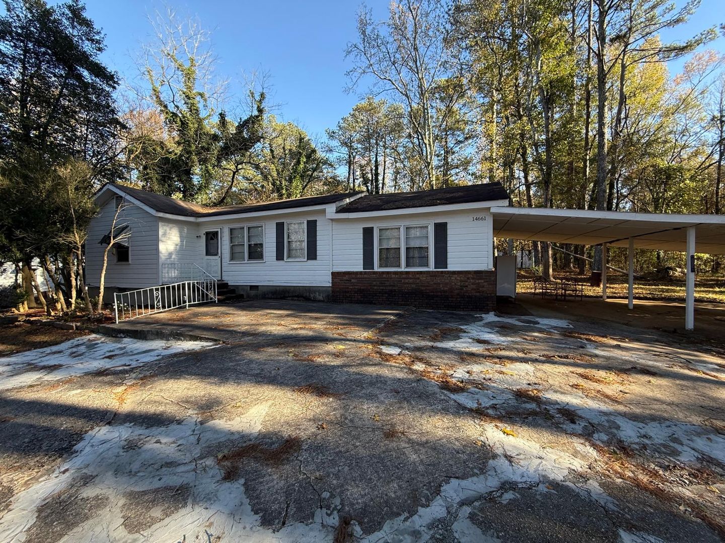 Villa Rica House: 14661 Veterans Memorial Hwy