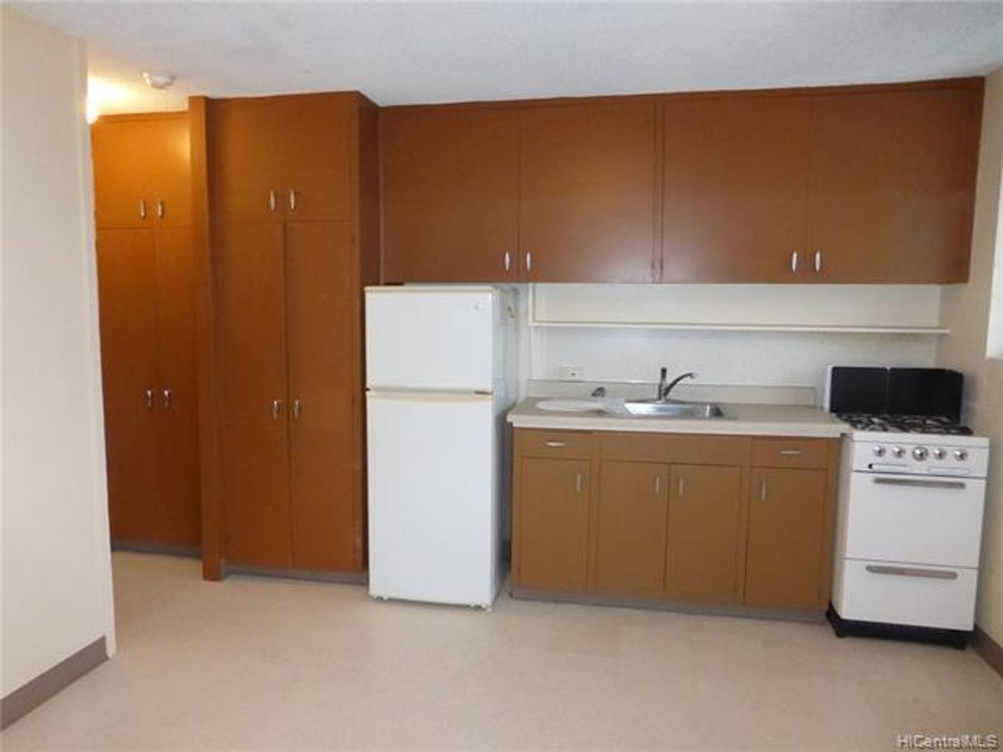 Honolulu Apartment: 1454 Pele Street