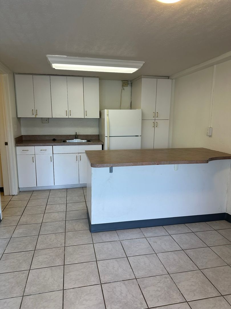 Honolulu Apartment: 2011 & 2033 Oahu Ave.