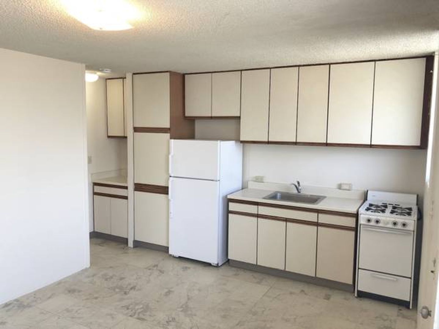 Honolulu Apartment: 1454 Pele Street