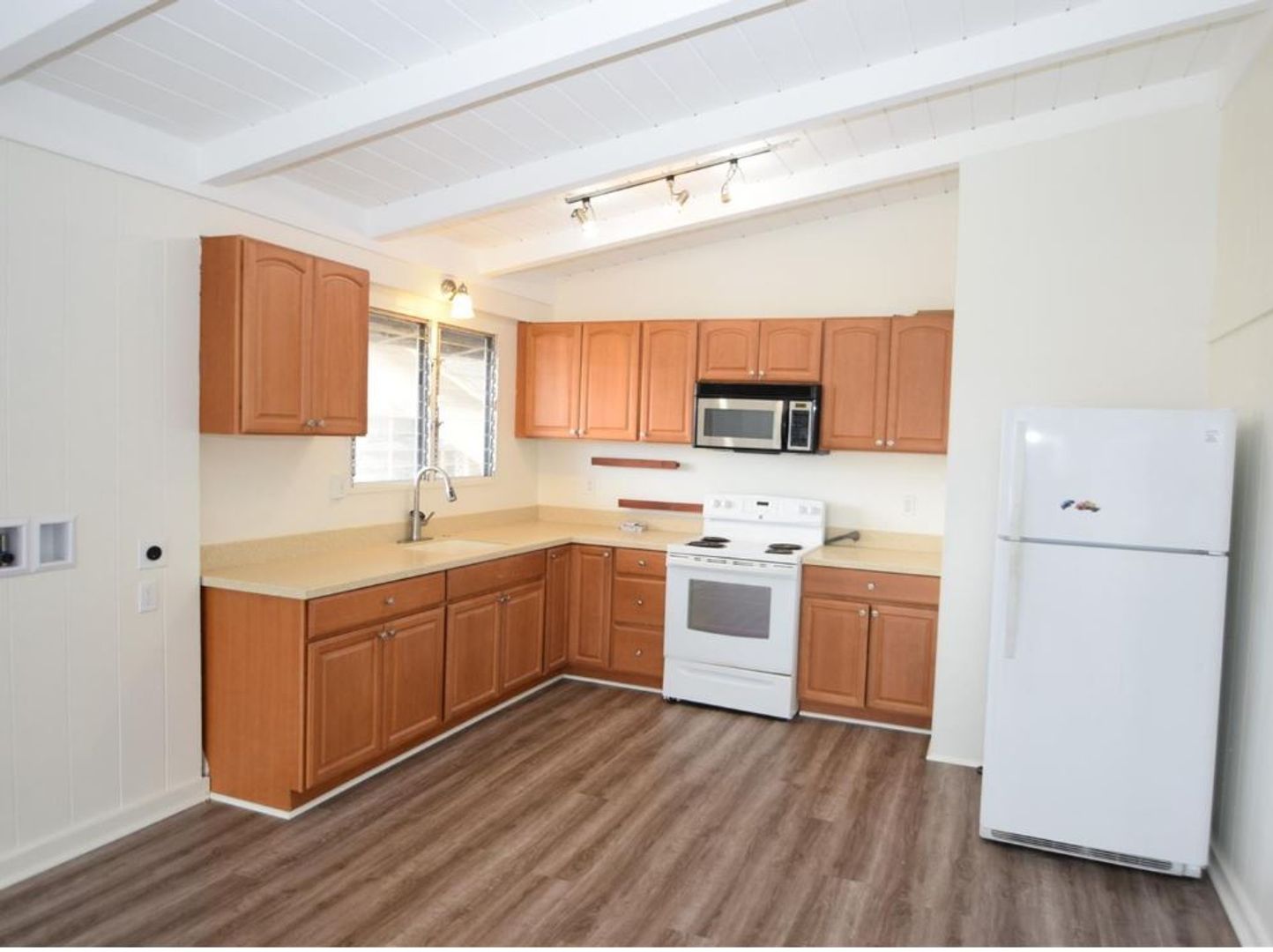 Honolulu House: 234 Moomuku Pl # A