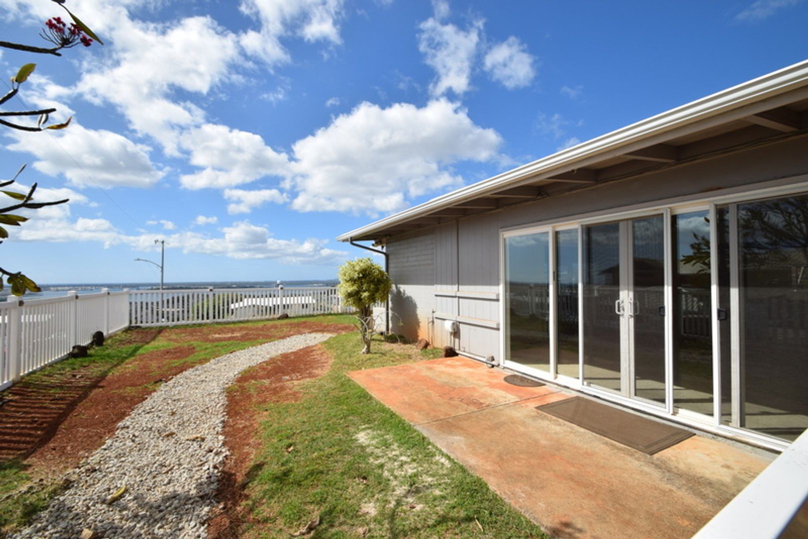 Aiea House: 98-940 Iliee St