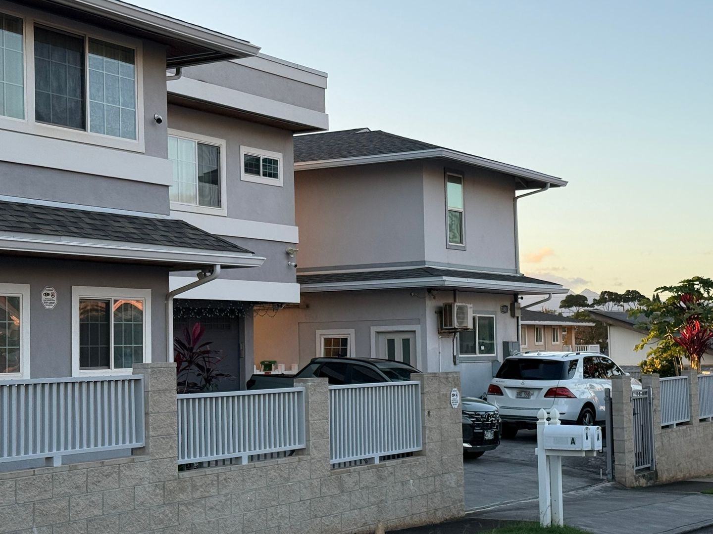 Pearl City House: 1380-B Hoona Street