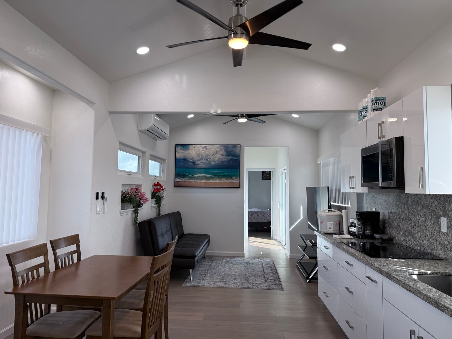 Pearl City House: 1683 Hoolana Place