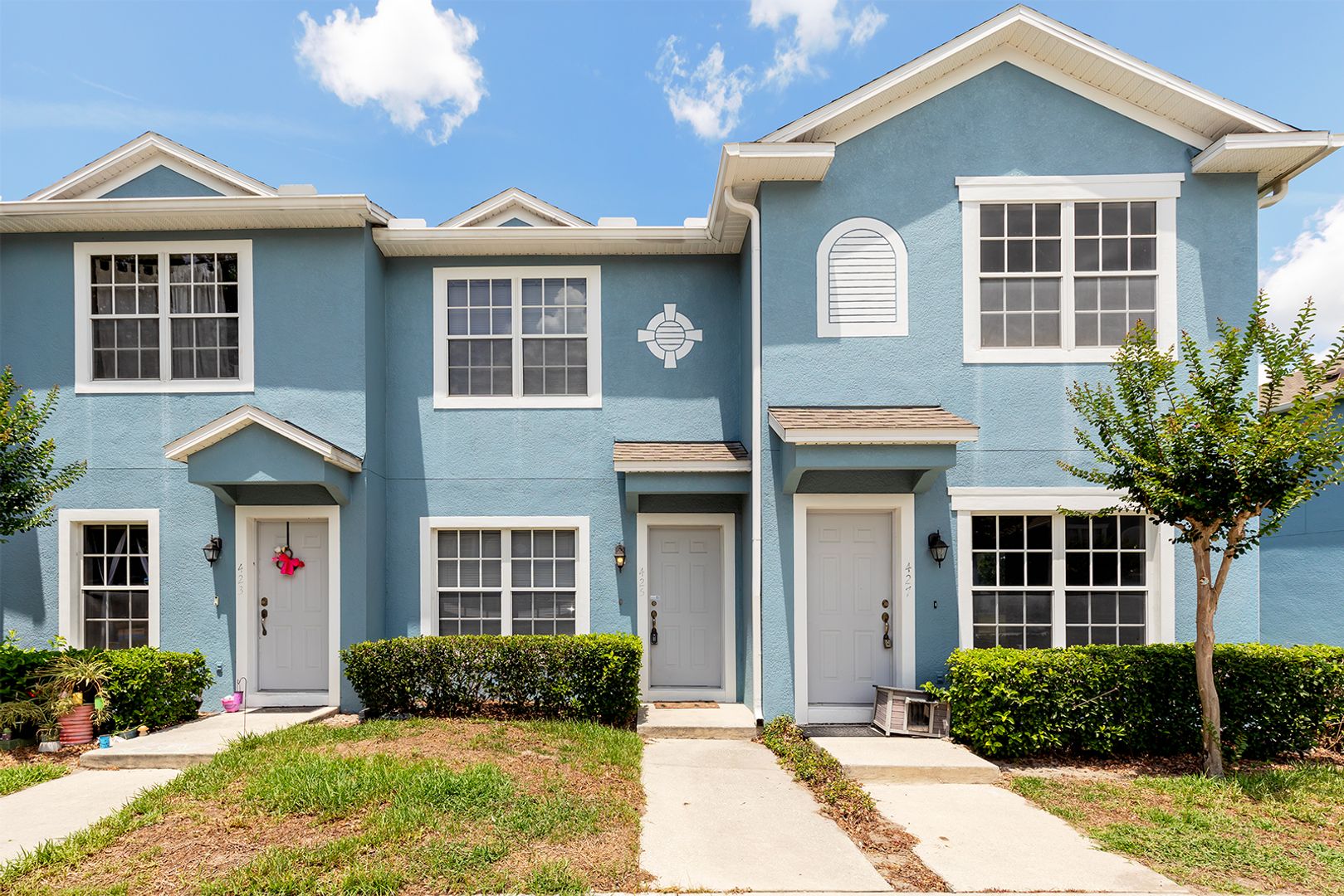 Sanford House: 425 Wilton Cir