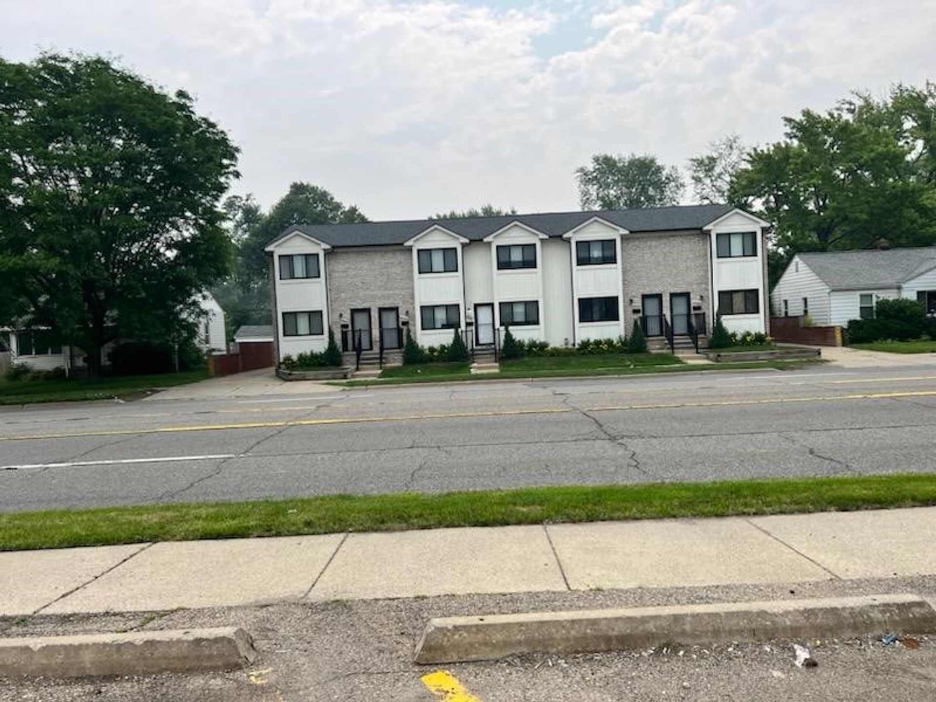 Berkley Apartment: 3522 Greenfield