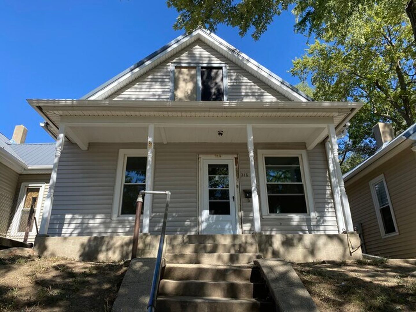 Sioux City House: 715 W 2nd St