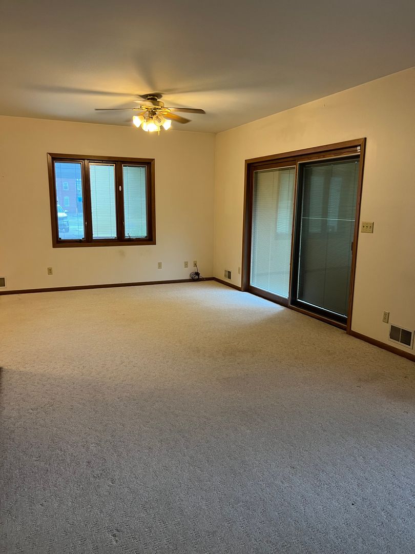 Mendota Apartment: 712 Indiana Ave.