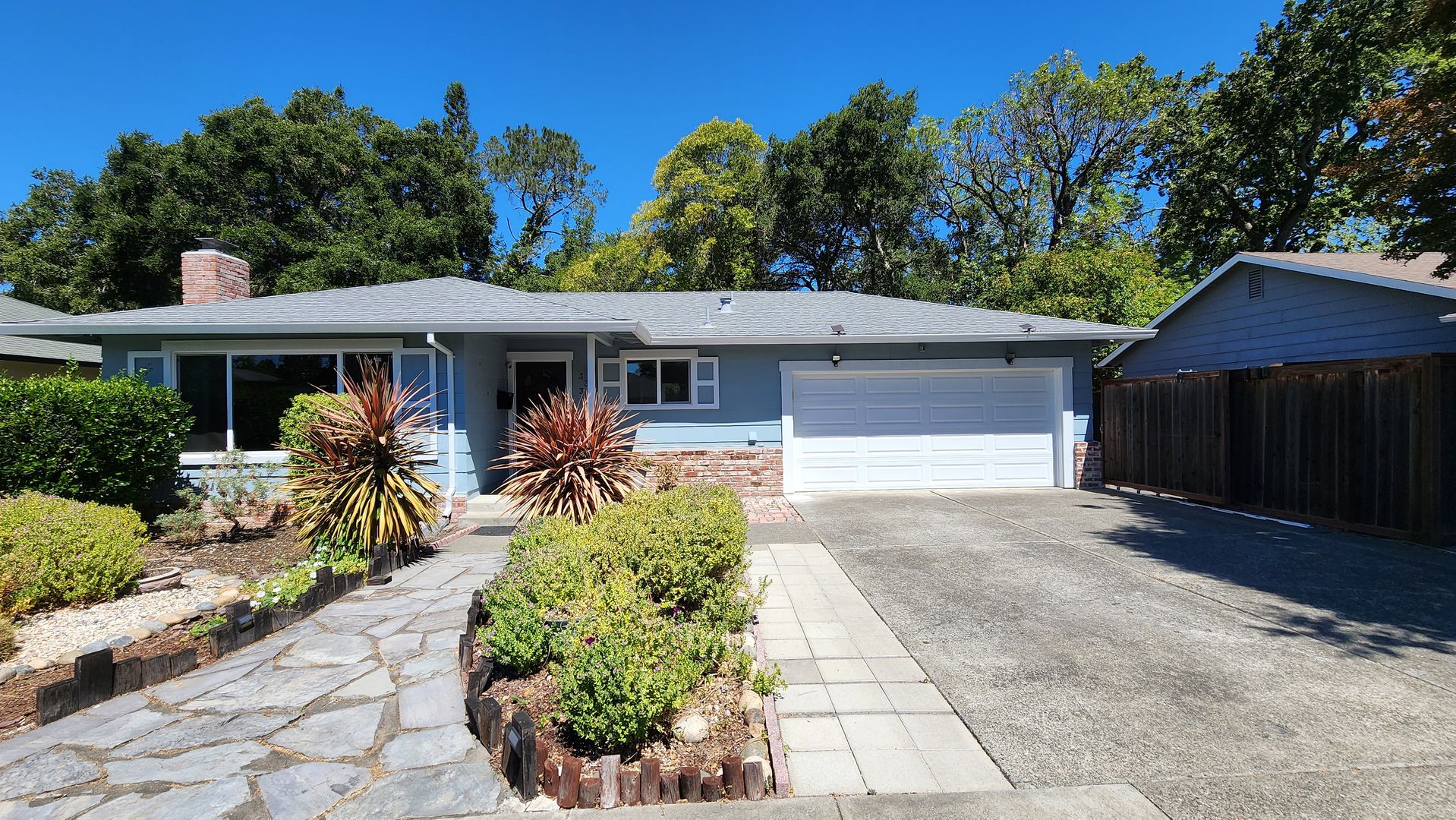 Santa Rosa House: 333 Major Drive