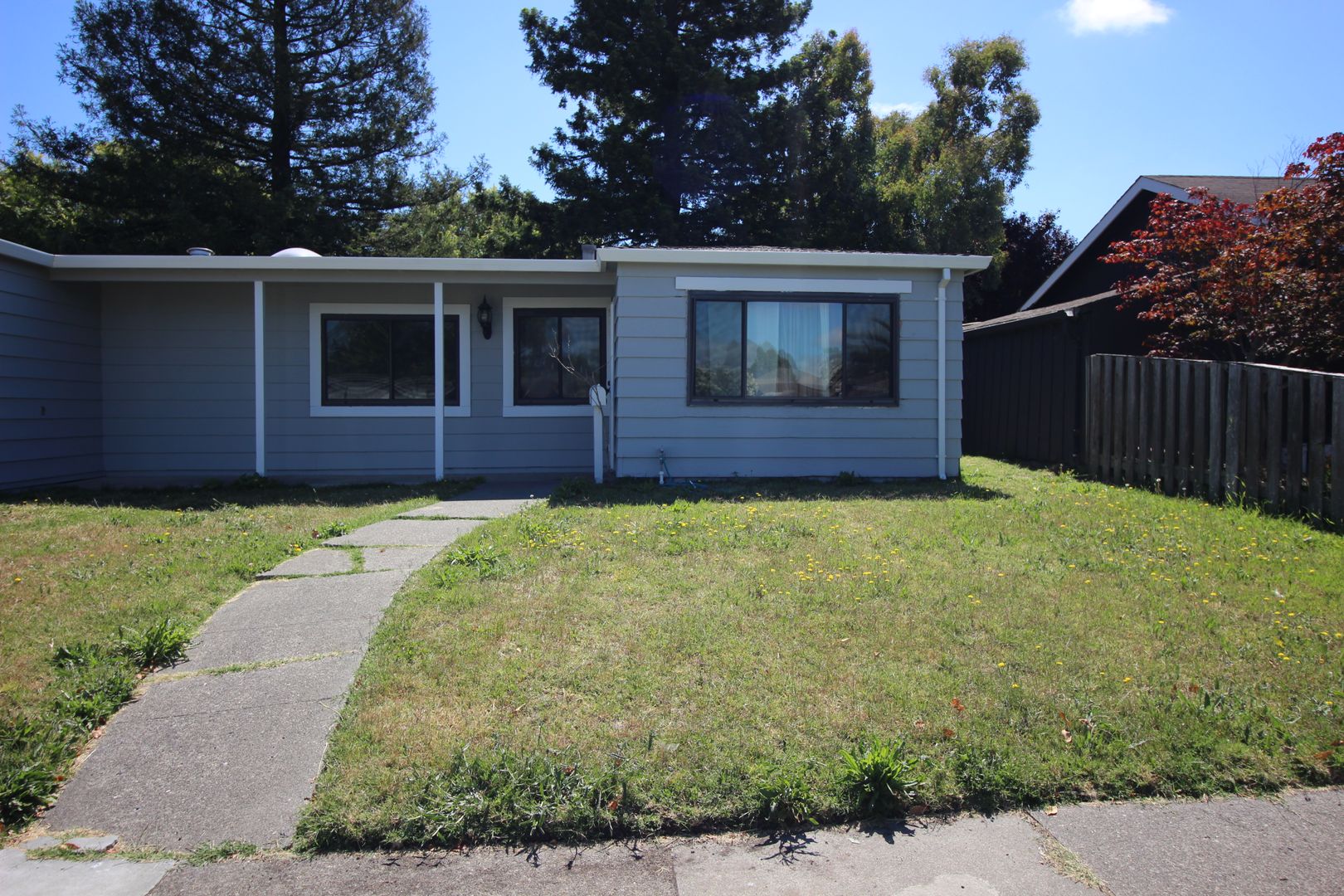 Santa Rosa House: 1922 Moraga Drive