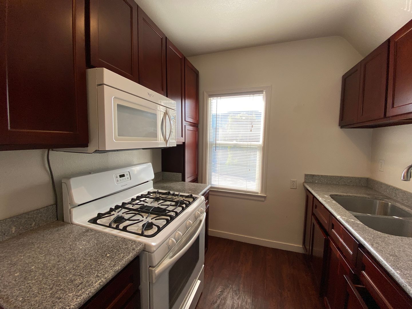 Santa Rosa Apartment: 518 Riley Street