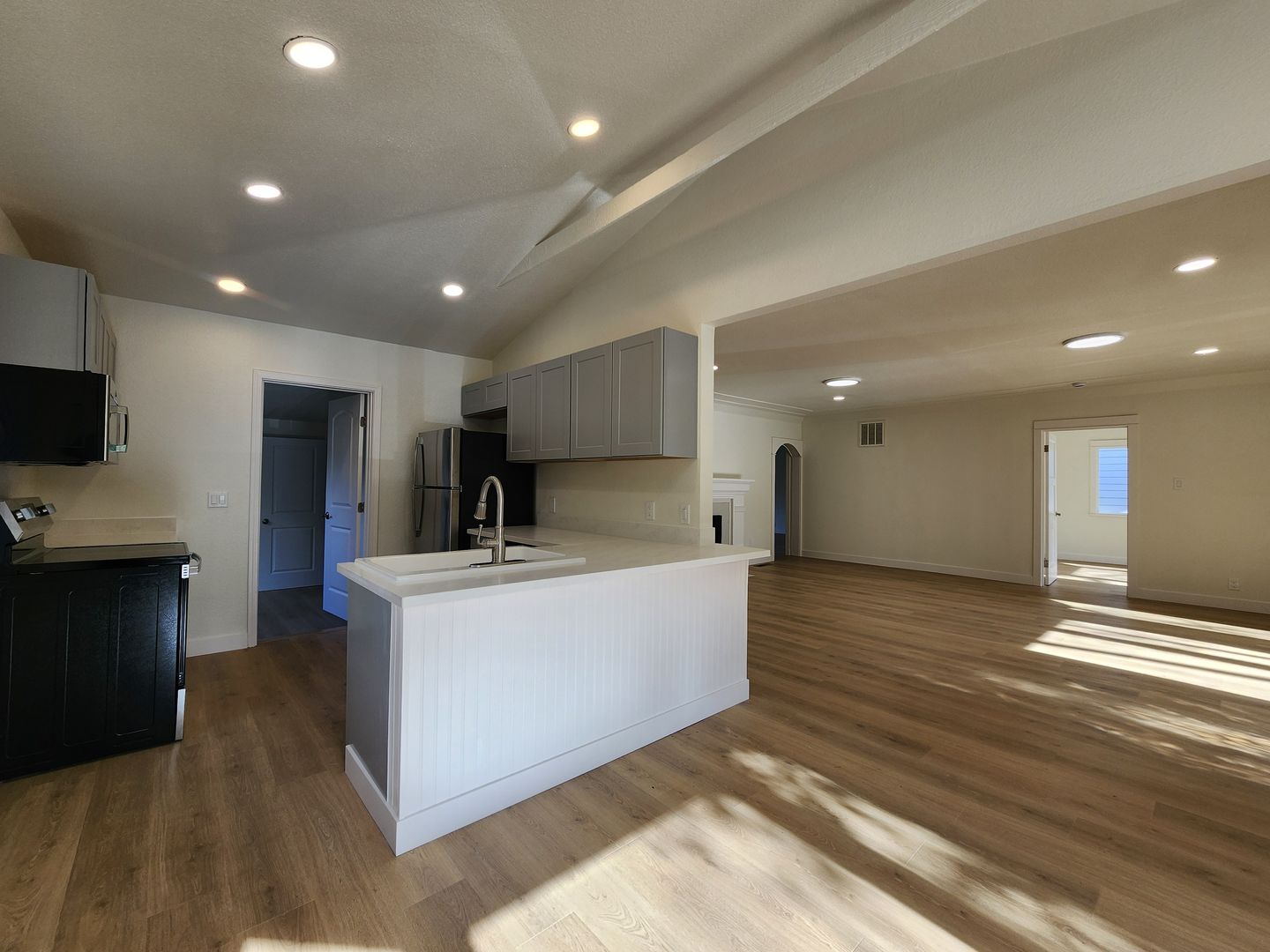 Sonoma Apartment: 715 Boyes Blvd.