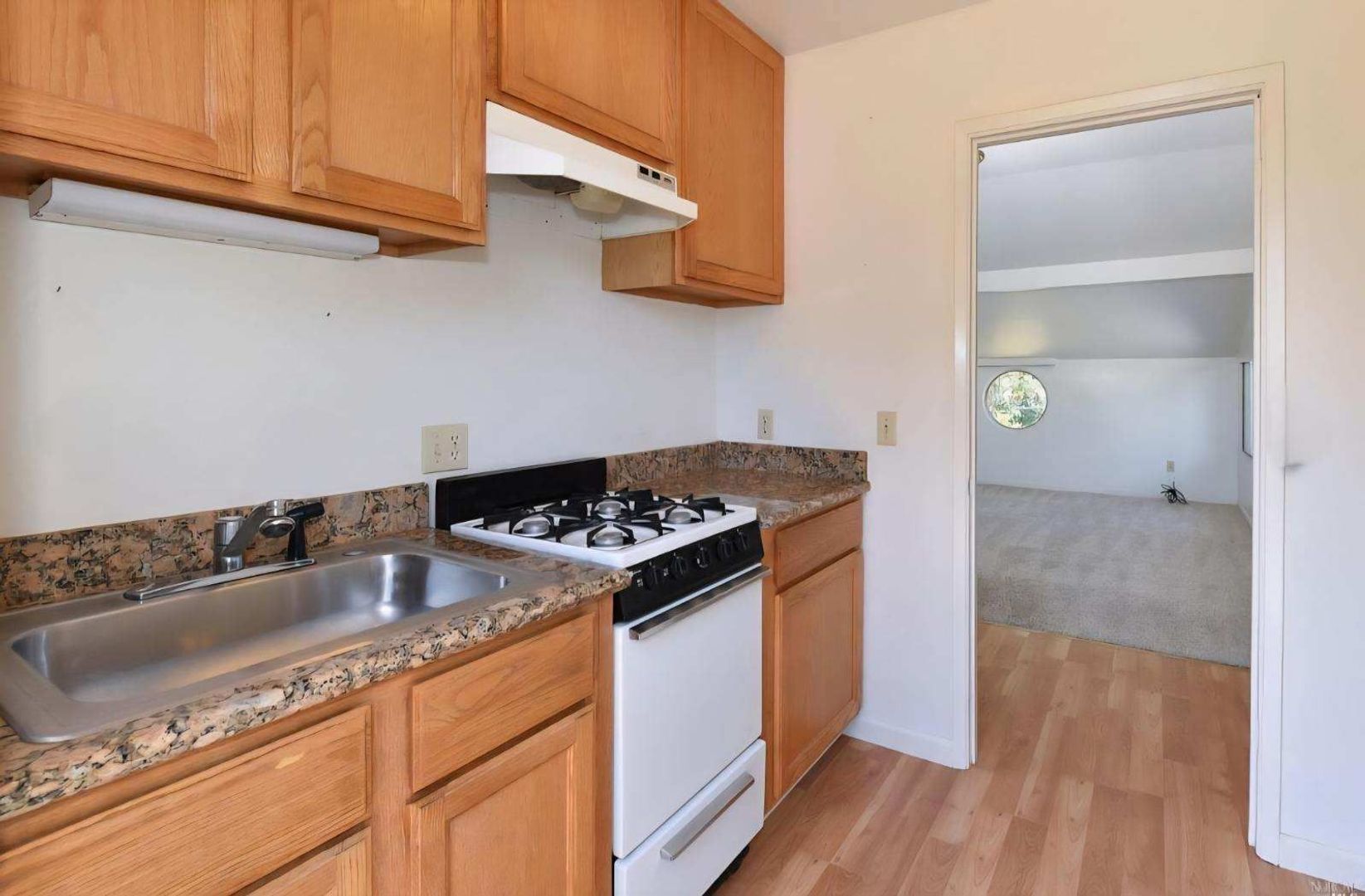Santa Rosa House: 121 Pleasant Ave