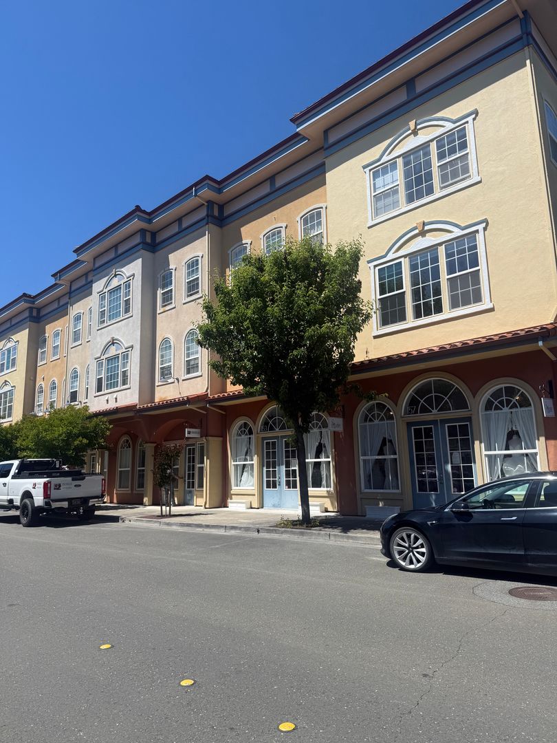 Windsor Condo: 185 Johnson St
