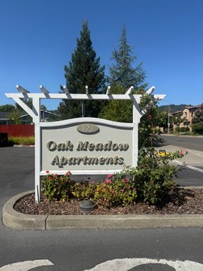 3 Bedroom, 2.5 Bathroom Apt W/Attached Garage