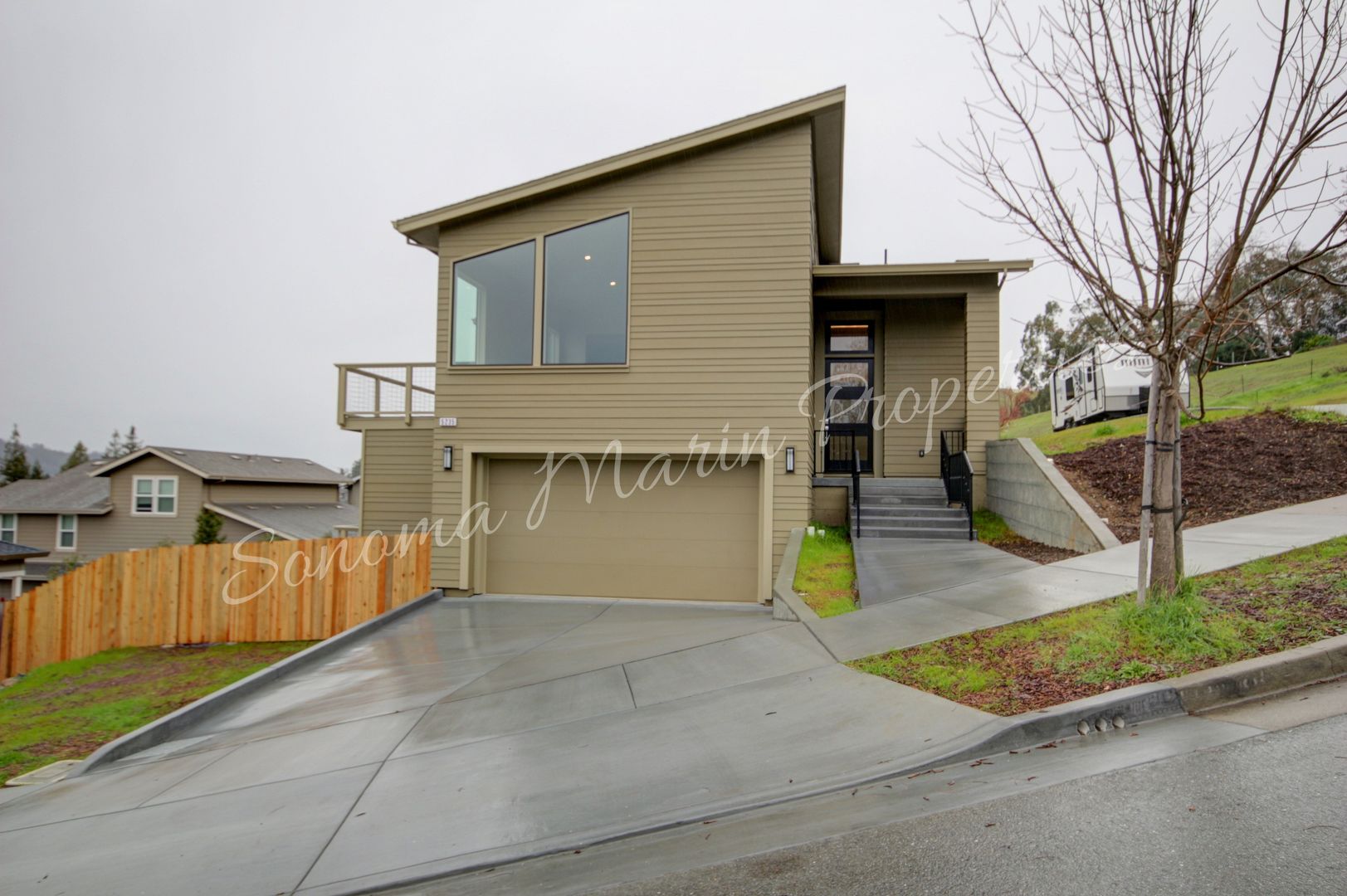 Santa Rosa House: 5235 Hoyal Drive