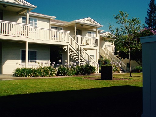 Wonderful Upstairs 2 Bedroom 2 Bath Unit in Quiet Neighborhood