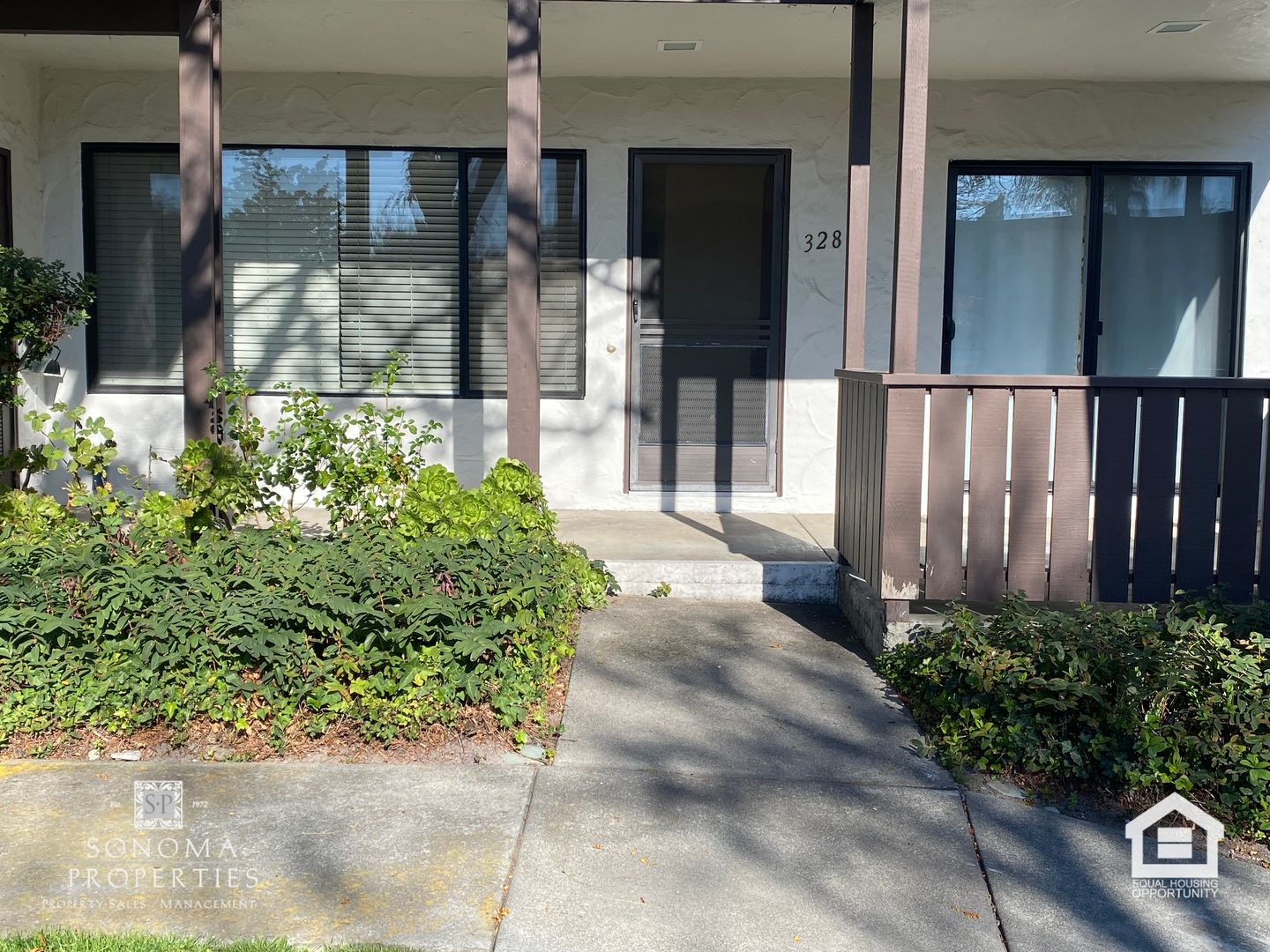 Sonoma House: 328 Las Casitas Court