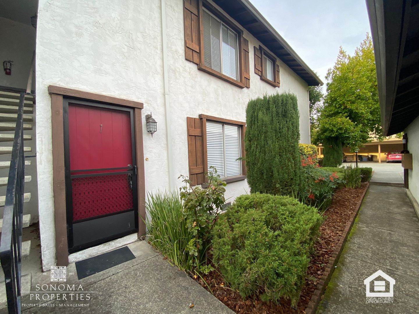 Sonoma Apartment: 753 1st Street W