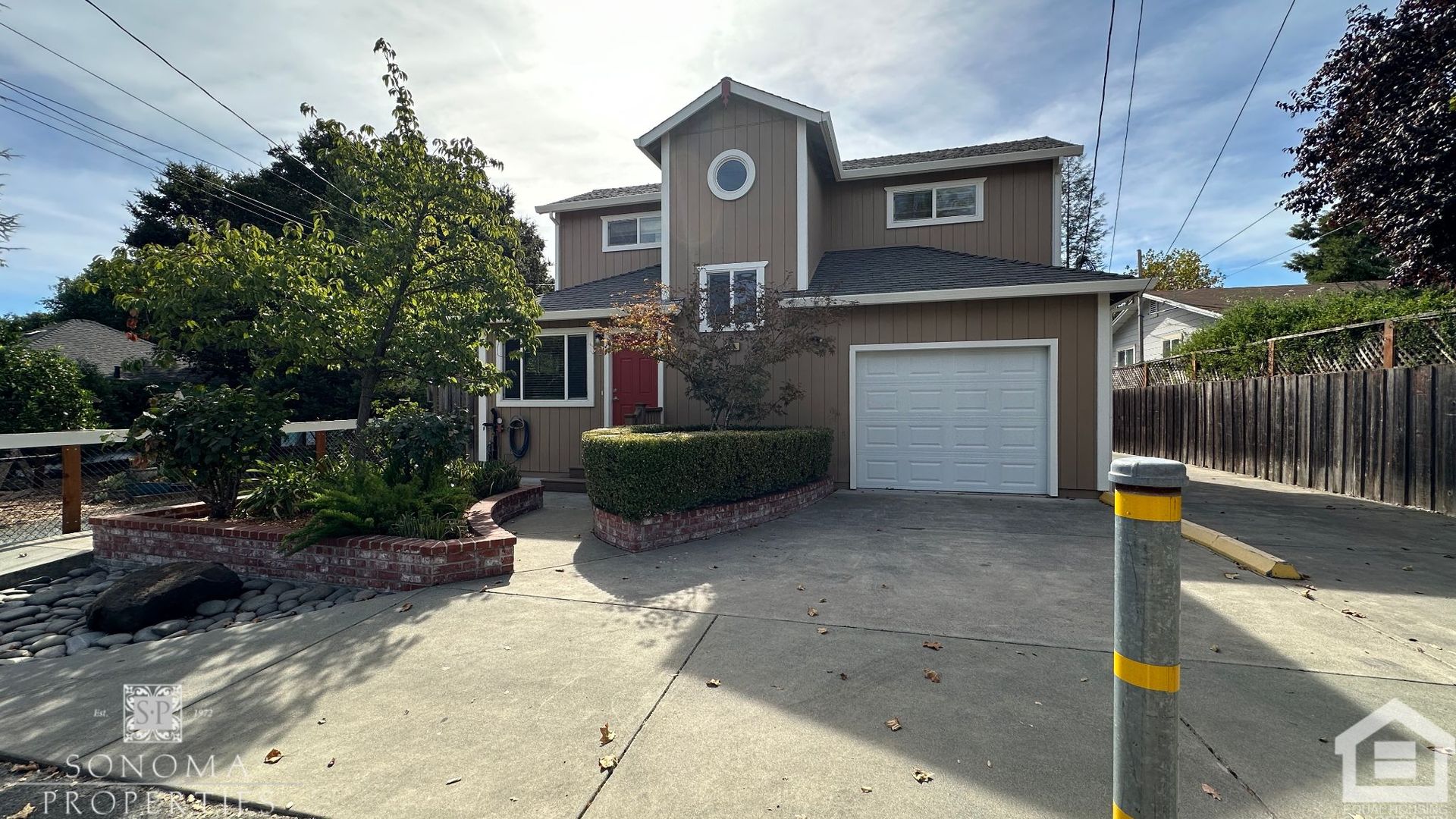 Sonoma House: 56 Mountain Avenue