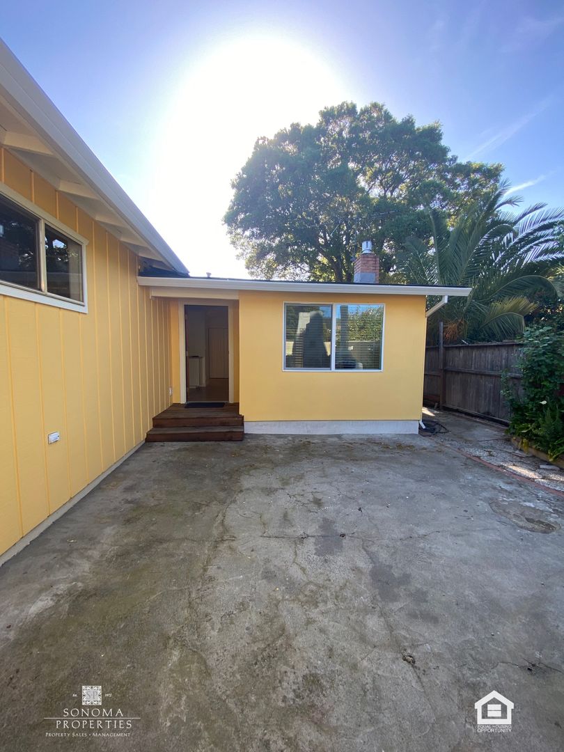 Sonoma House: 18626 Manzanita Road