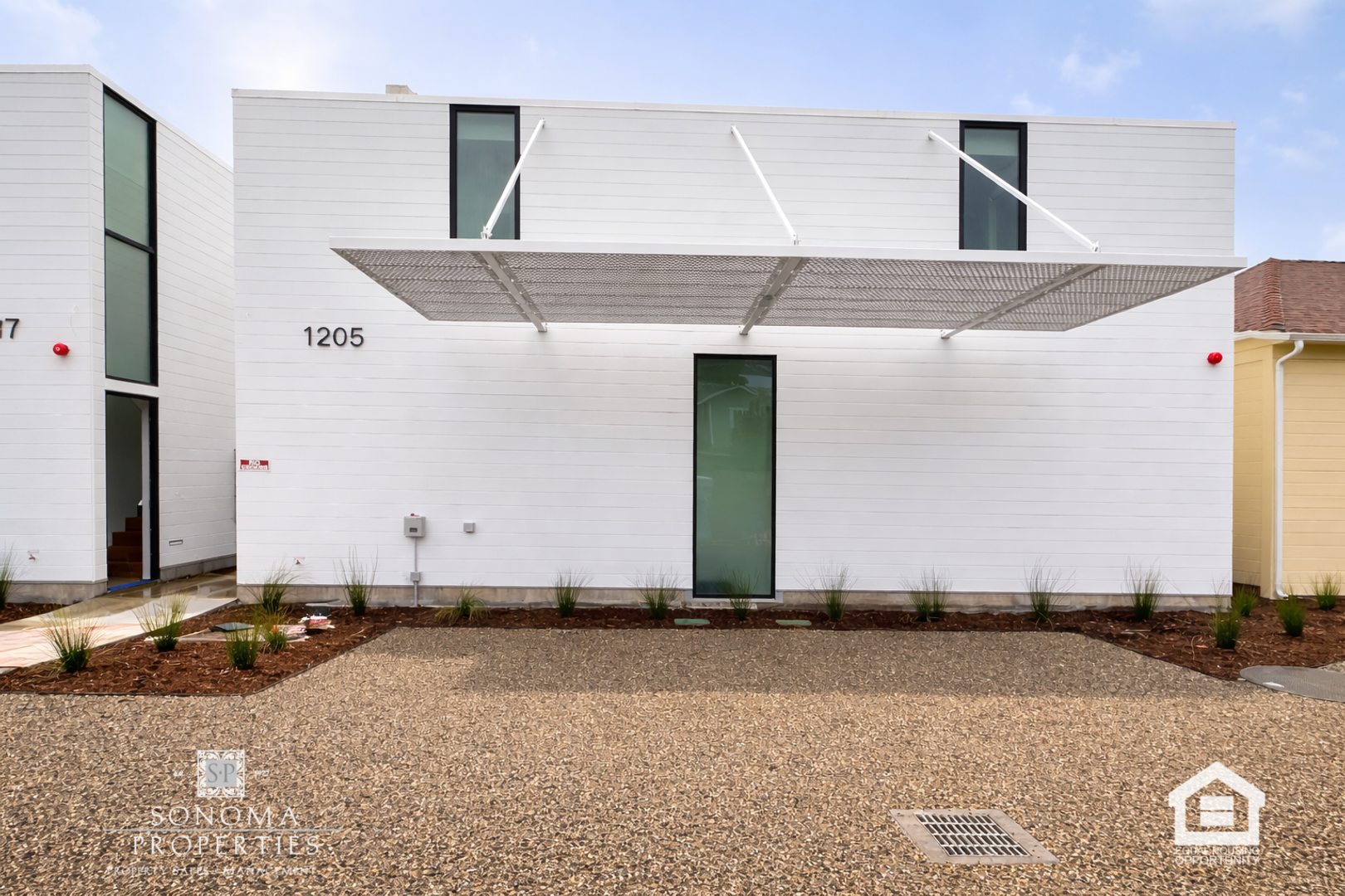 Sonoma House: 1205 Broadway