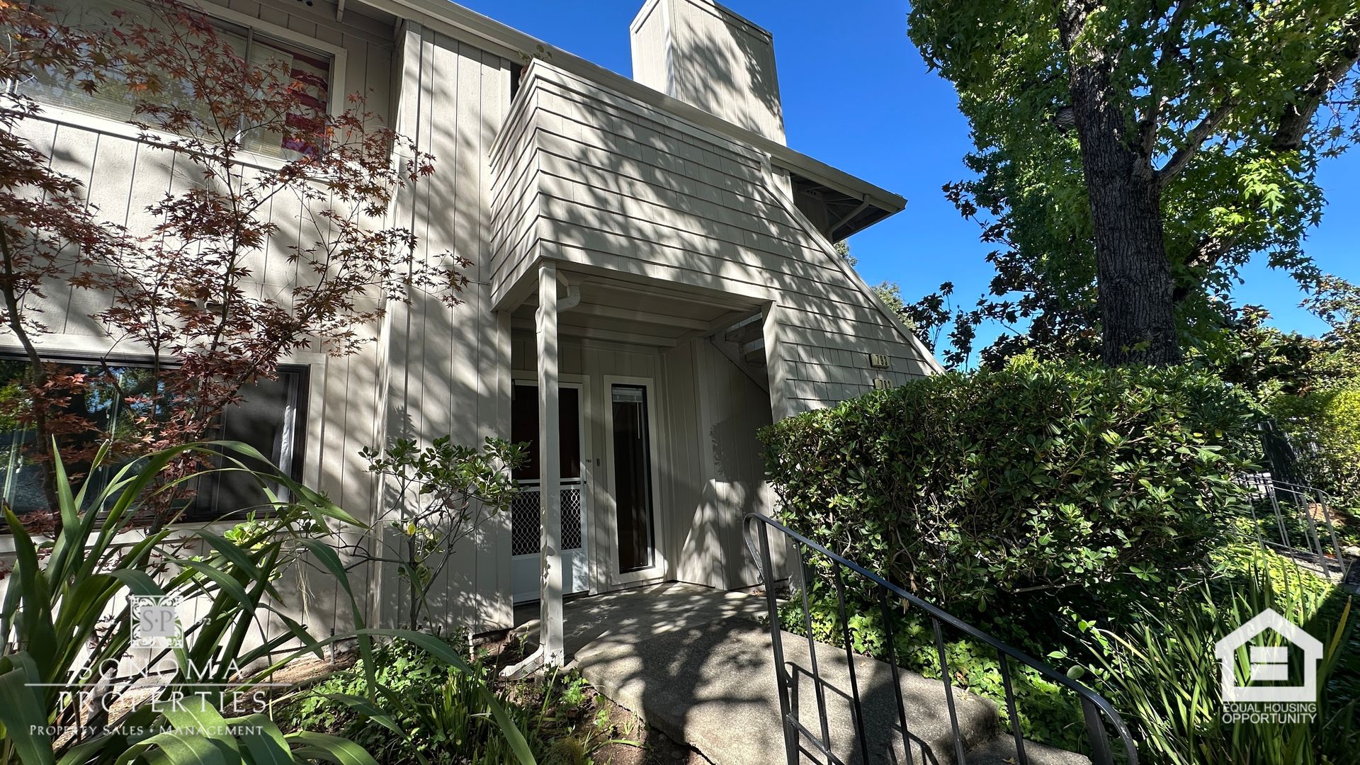 Sonoma House: 783 West Spain Street