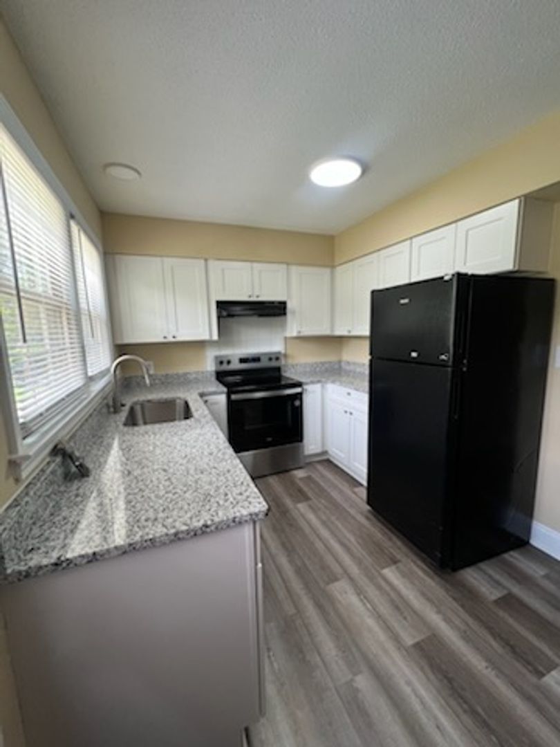 Florence Apartment: 312 Rainbow Dr. Apt. 3B