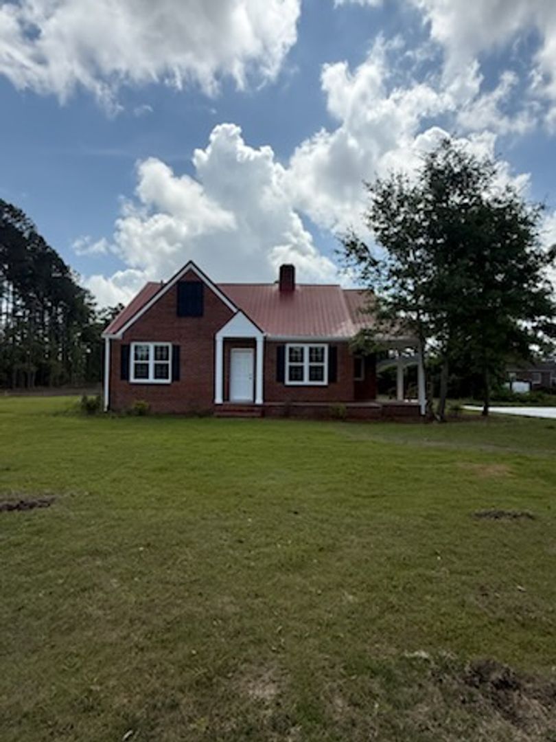 Florence House: 3318 S. Irby St.