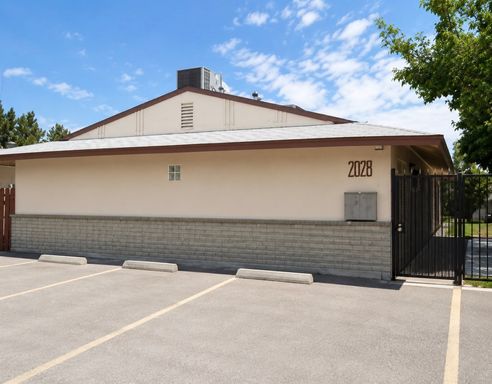 Charming 2-bedroom 1 bathroom unit! – photo 1