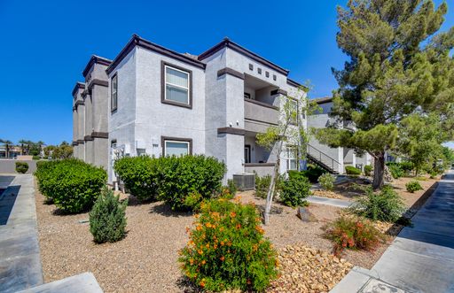 Beautiful Must See Condo! – photo 1