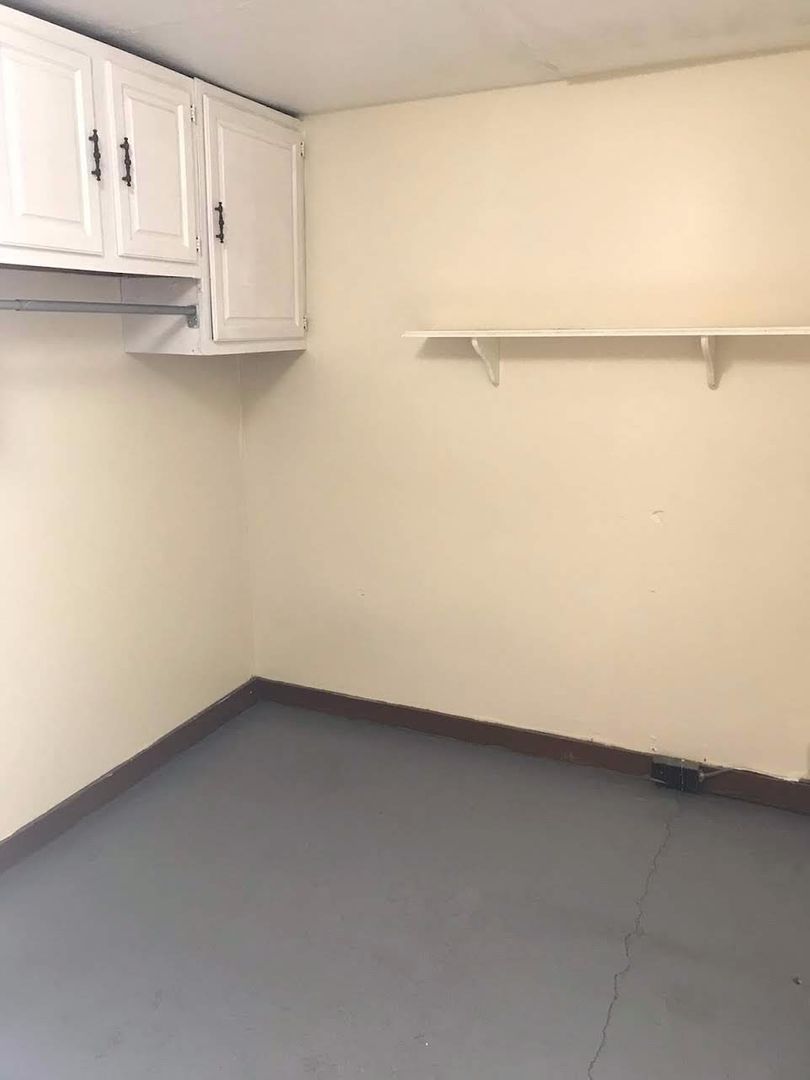 Newark House: 154 S 6th St