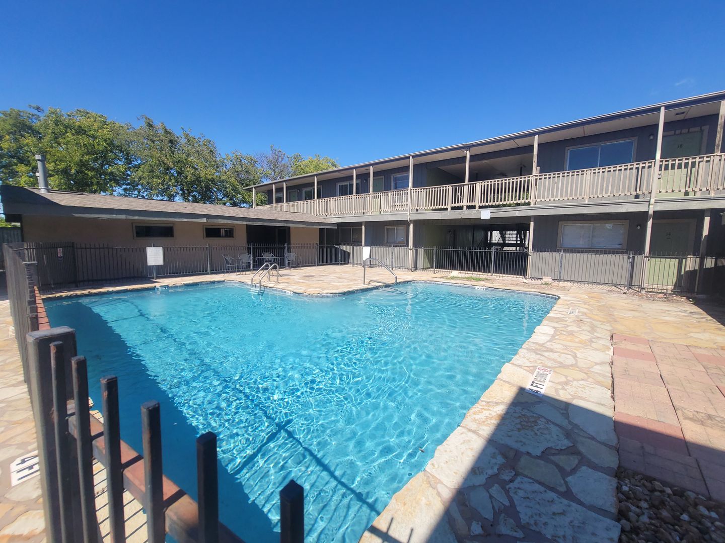 Balcones Heights Apartment: 516 Gentleman Road