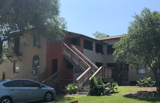 Charming 1-Bedroom Apartment with Beautiful Hardwood Floors — Great Value – photo 1