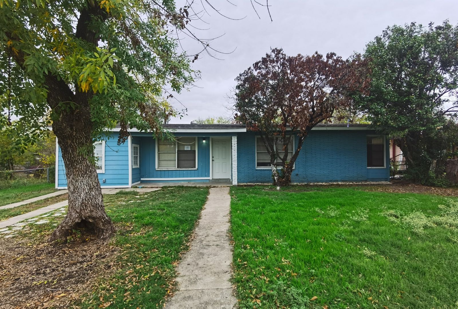 San Antonio House: 119 Knollwood Drive