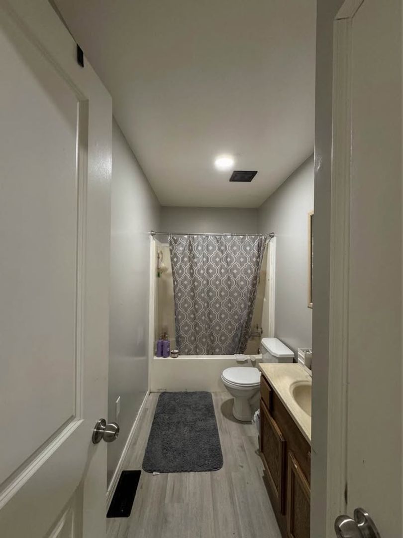 Exeter Apartment: 112 Glenda St.