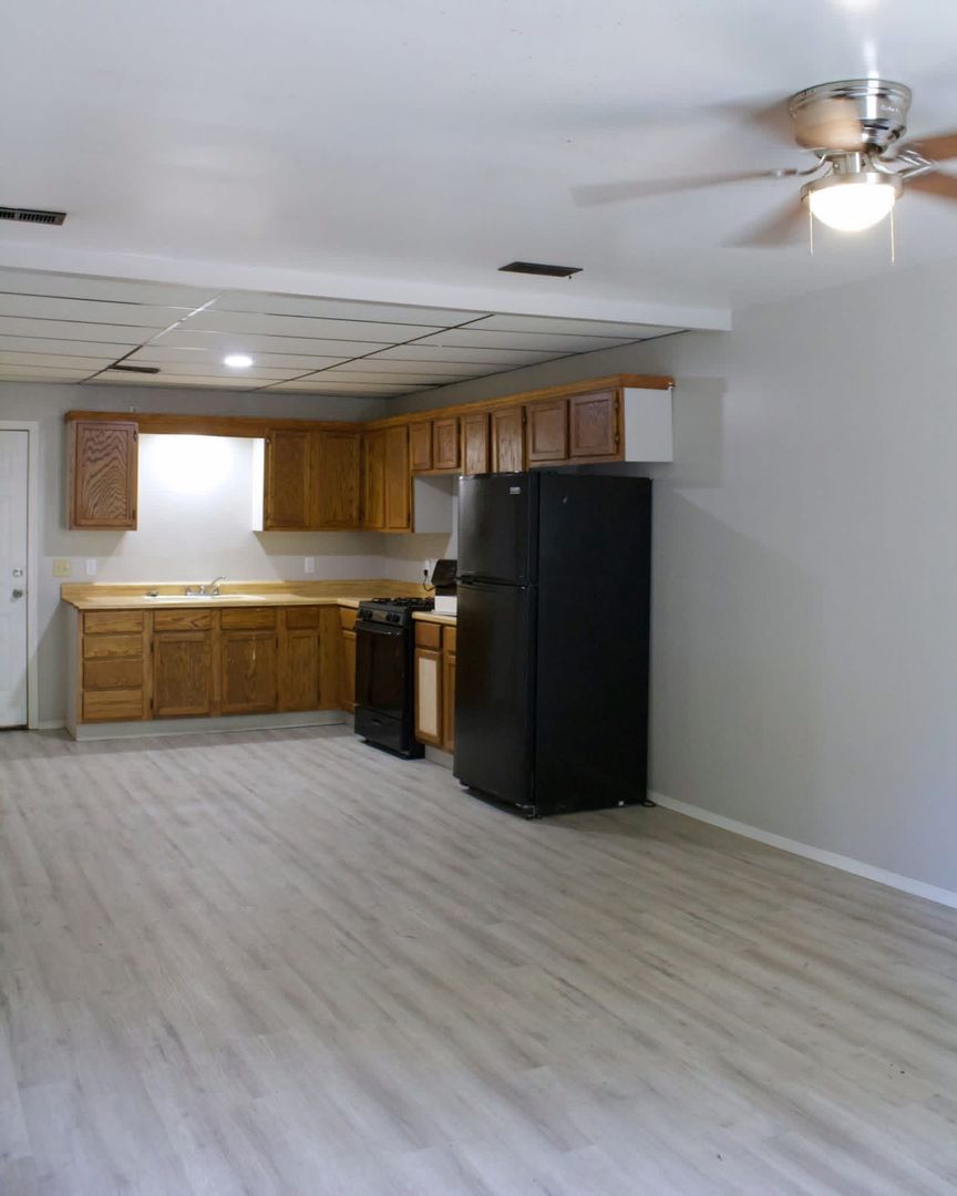 Pierce City Apartment: 912 N Ball Park Rd