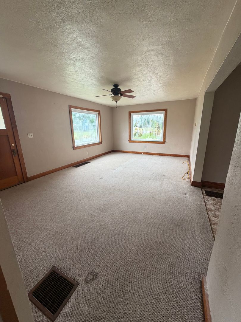 Cassville House: 201 W 11th St