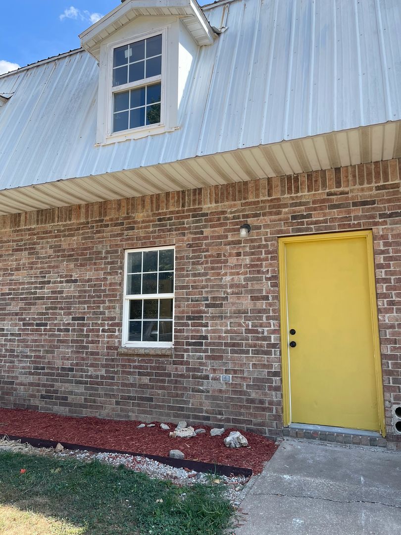 Pierce City Apartment: 912 N Walnut St Apt # 12