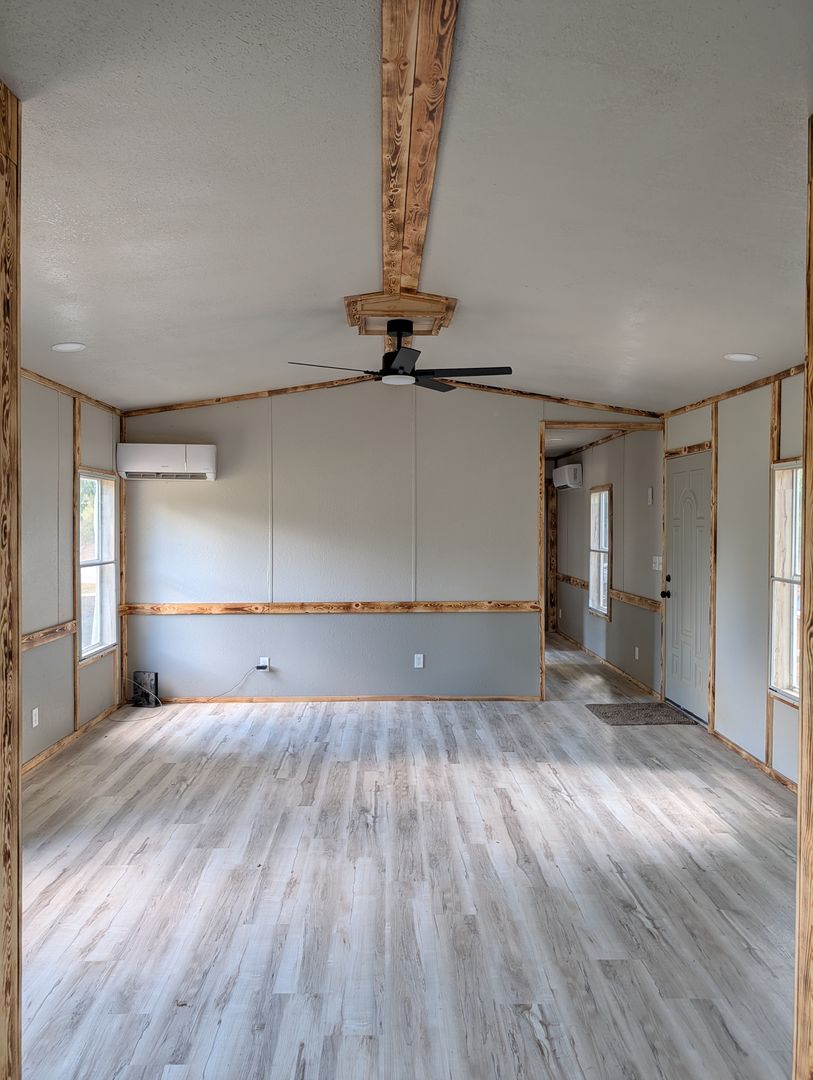 Cassville House: 1683 Stephens Dr