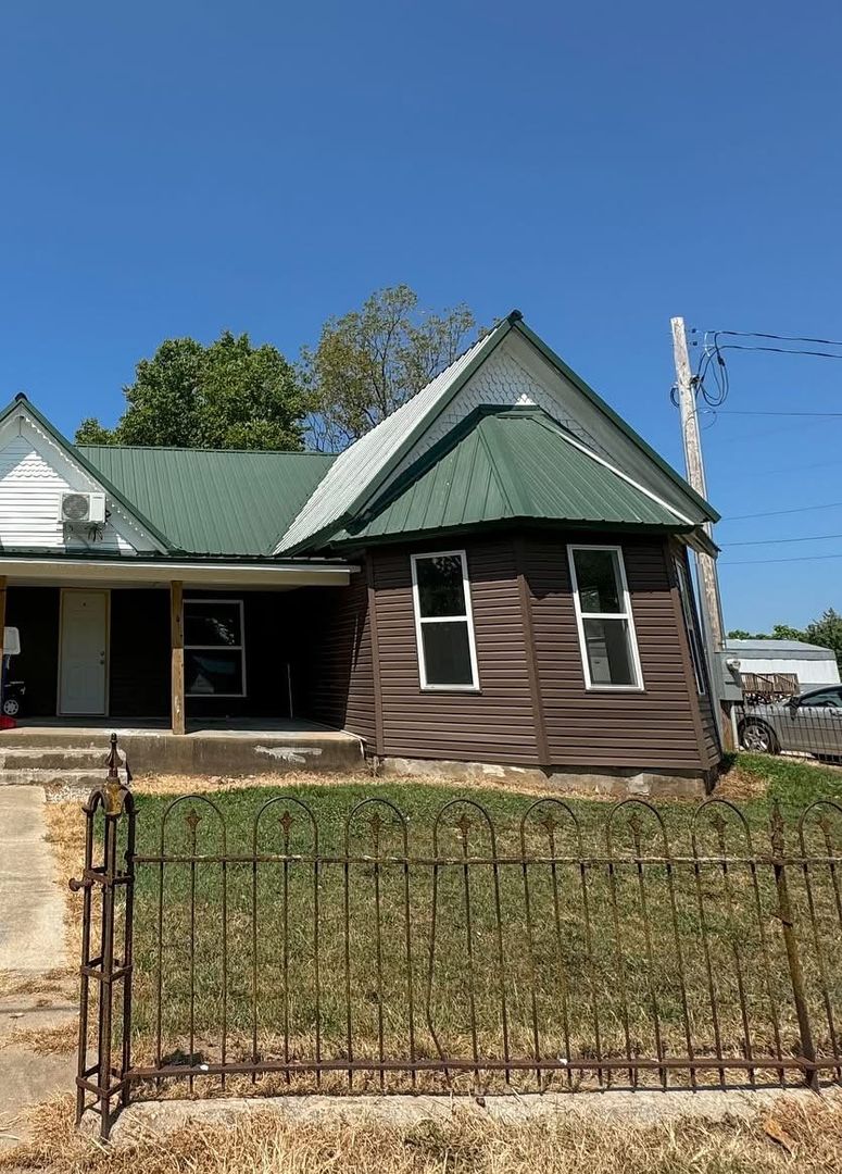 Exeter Apartment: 401 Front St